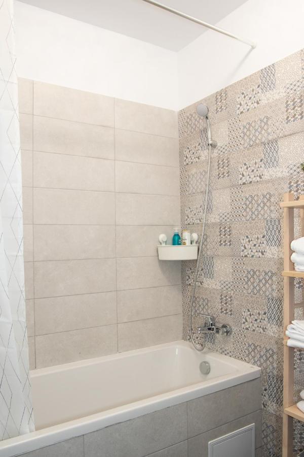 Lazo Two Room- Luxury Apartment 부쿠레슈티 외부 사진